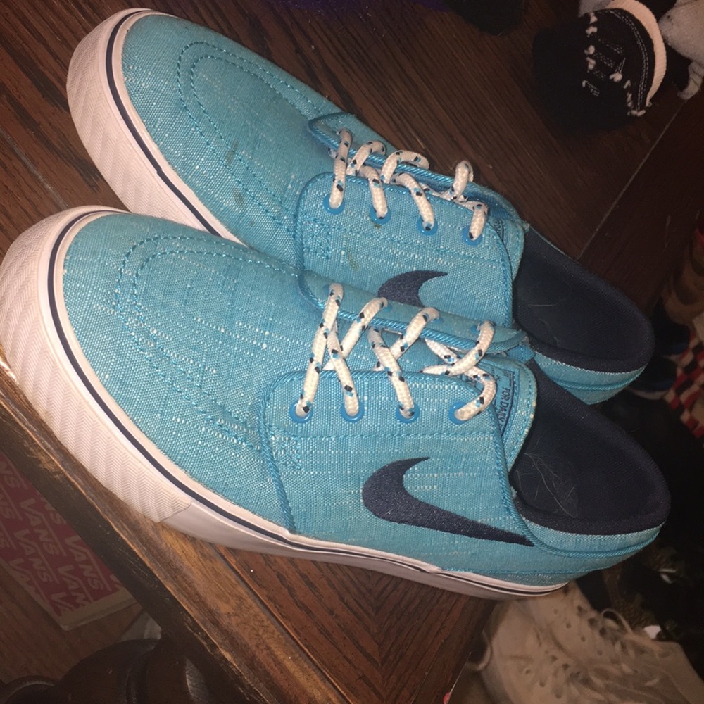 Nike Janoskis size 5.5 Y fits a size 7 in women.